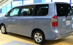 Toyota-Noah-02